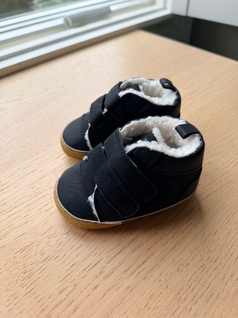 Carter's Baby boy sherpa boots, black- size 3-6 months